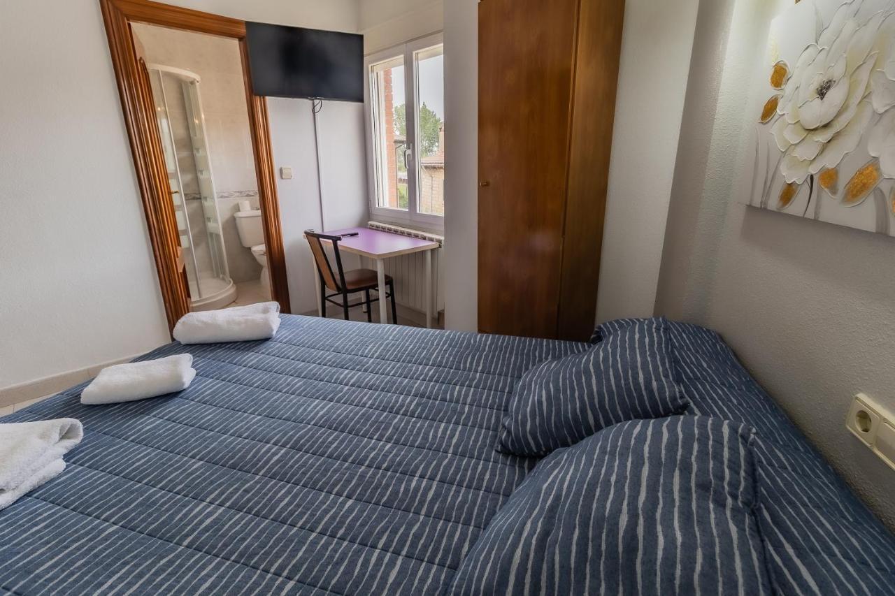 Hostal - Restaurante La Buena Villa By Vivere Stays Villalonquejar Екстер'єр фото